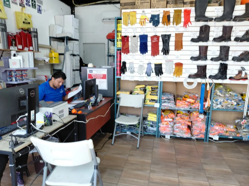 ferreteria-industrial-lamar-interior-tienda